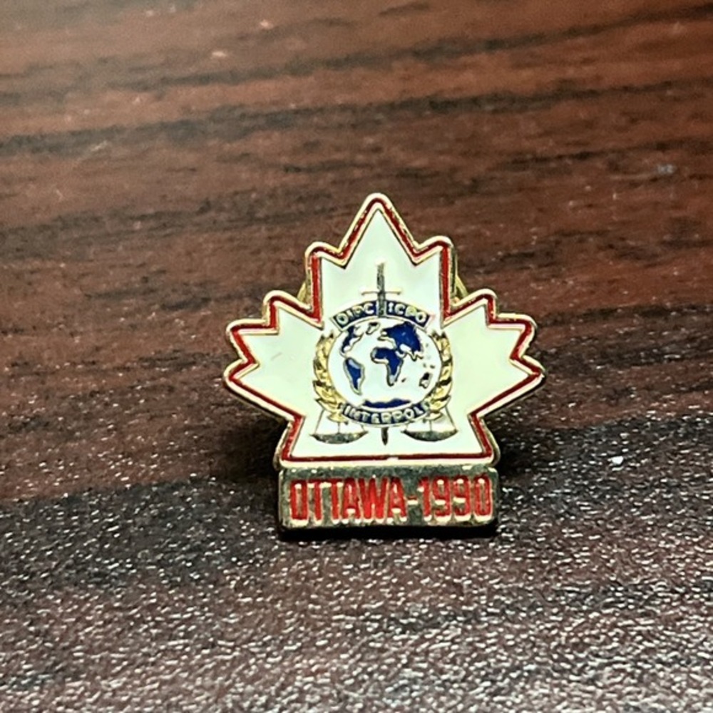 1990 Lions Club International Convention Ottawa Canada Lapel Hat‎ Pin